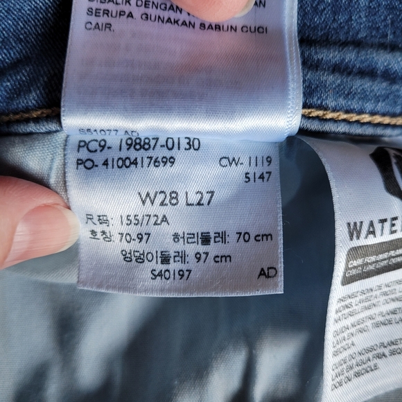 Levi's Mid Rise Boyfriend jeans size 28 - Picture 14 of 14